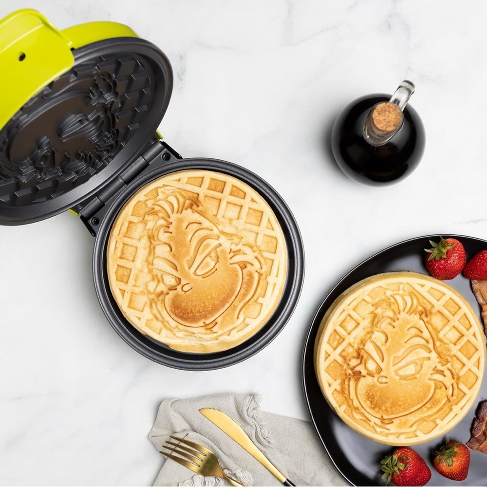 New Grinch waffle maker, Dr Seuss - Picture 2 of 9